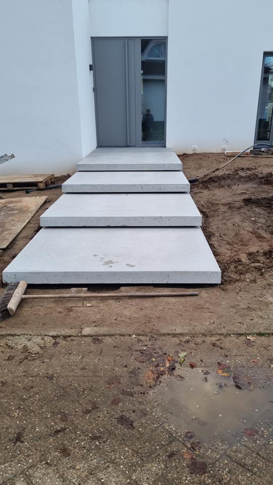 Afgewerkte bloktreden