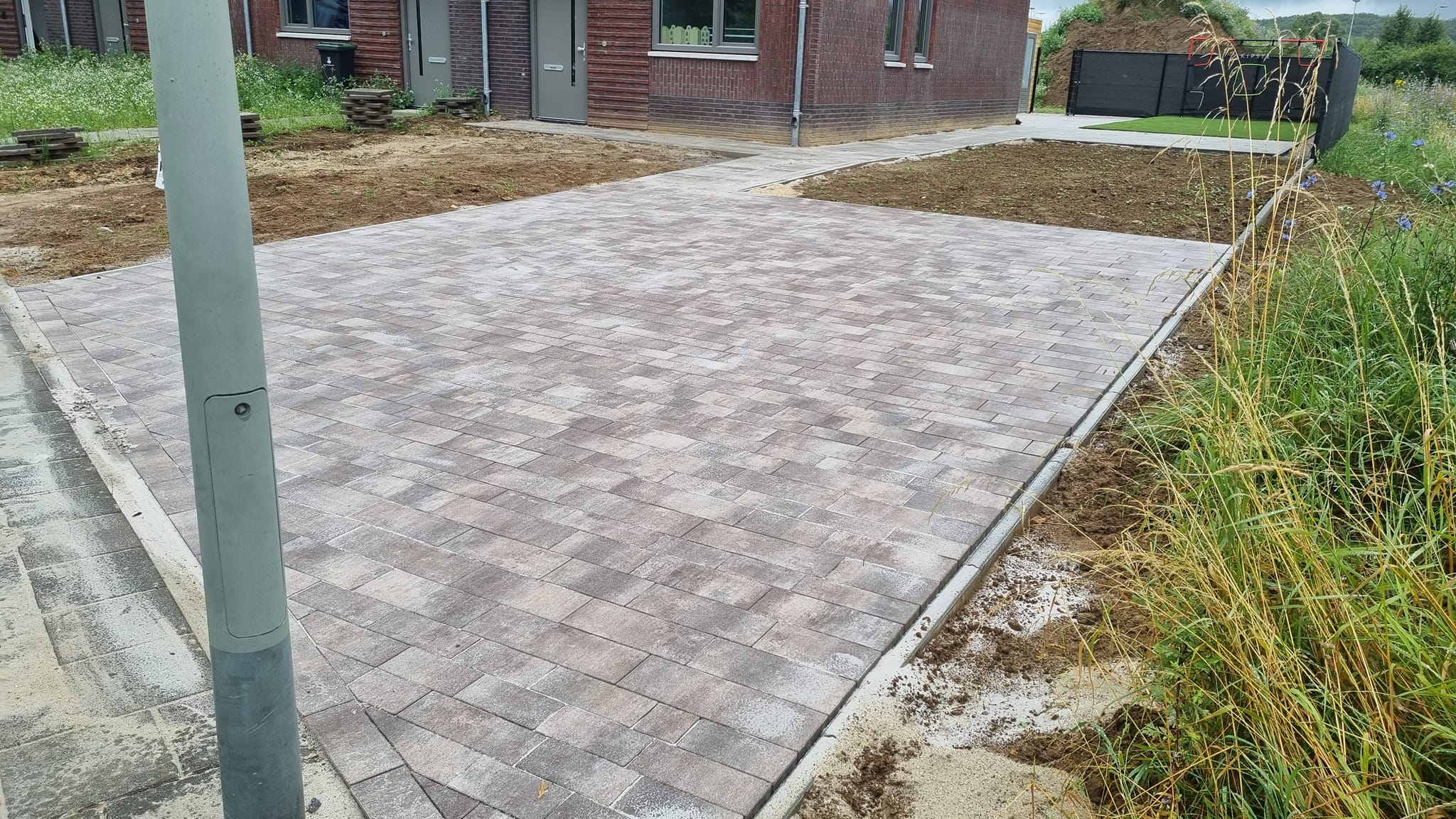 Afgewerkte oprit andere hoek